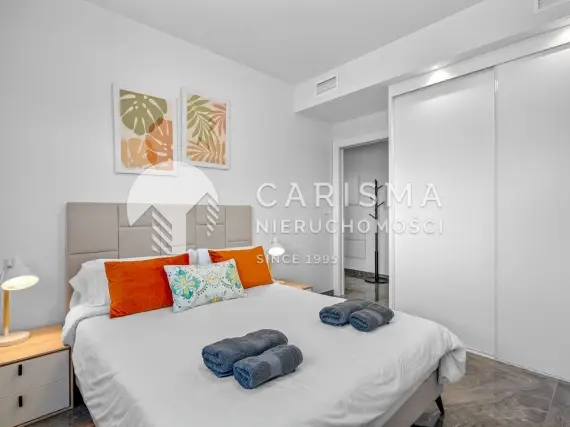 (14) Nowoczesny apartament narożny w Los Altos z licencją na wynajem, garażem i strefą wellness