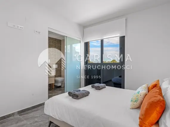(15) Nowoczesny apartament narożny w Los Altos z licencją na wynajem, garażem i strefą wellness