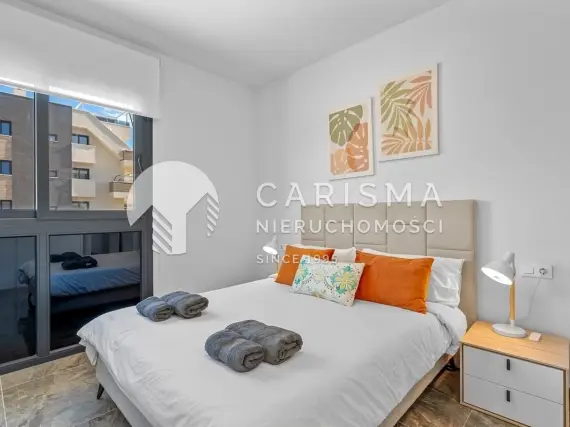 (16) Nowoczesny apartament narożny w Los Altos z licencją na wynajem, garażem i strefą wellness
