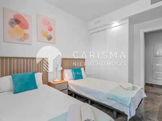 (18) Nowoczesny apartament narożny w Los Altos z licencją na wynajem, garażem i strefą wellness