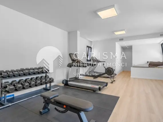(28) Nowoczesny apartament narożny w Los Altos z licencją na wynajem, garażem i strefą wellness