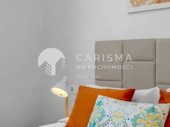 (36) Nowoczesny apartament narożny w Los Altos z licencją na wynajem, garażem i strefą wellness