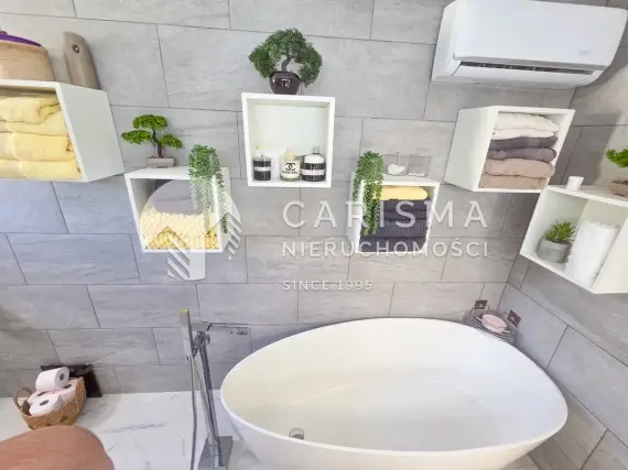 (33) Luksusowy dom wiejski na działce 6500 m² z basenem, garażem, studnią i ogrodem oliwnym