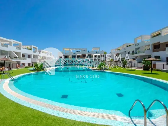 (10) Nowoczesna willa z prywatnym basenem i tarasem dachowym w Los Balcones, Torrevieja