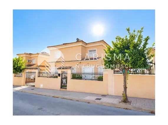 (8) Przestronna willa z prywatnym basenem na działce 500 m² w La Marina, San Fulgencio