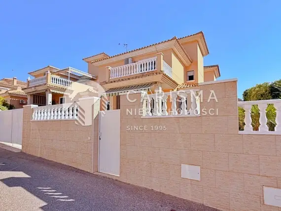 (50) Willa z południową ekspozycją w Royal Park, Orihuela Costa, 2,5 km od morza