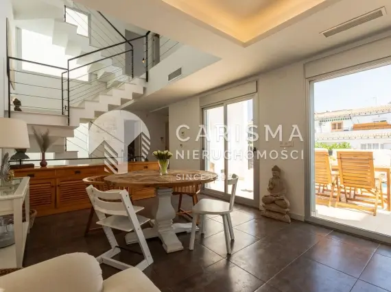 (10) Nowoczesny townhouse z basenem i tarasem dachowym w Aguas Nuevas, Torrevieja