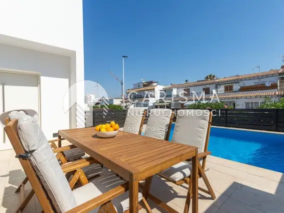 (30) Nowoczesny townhouse z basenem i tarasem dachowym w Aguas Nuevas, Torrevieja