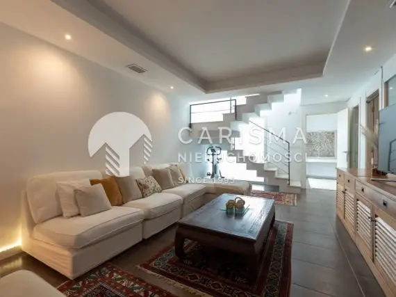 (44) Nowoczesny townhouse z basenem i tarasem dachowym w Aguas Nuevas, Torrevieja