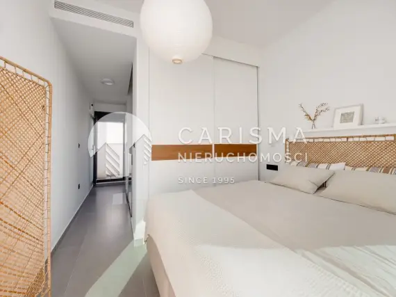 (18) Townhouse w Guardamar Hills 1 km od plaży z garażem na 2 auta i basenem