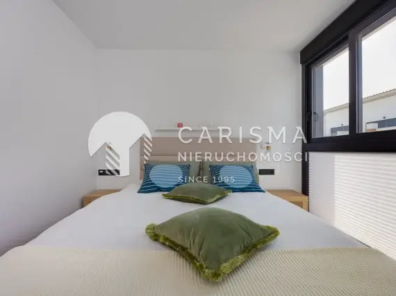 (24) Townhouse w Guardamar Hills 1 km od plaży z garażem na 2 auta i basenem