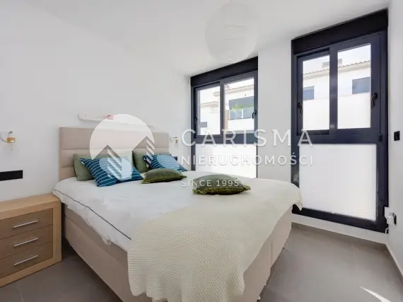 (26) Townhouse w Guardamar Hills 1 km od plaży z garażem na 2 auta i basenem