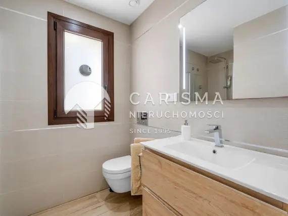 (23) Penthouse w Laguna Beach z tarasem dachowym 85 m², jacuzzi i widokiem na saliny