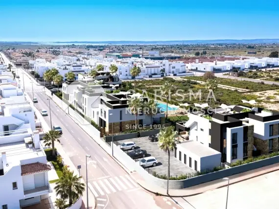(18) Bungalowy w Ciudad Quesada z pełnym wyposażeniem, tarasem lub tarasem dachowym