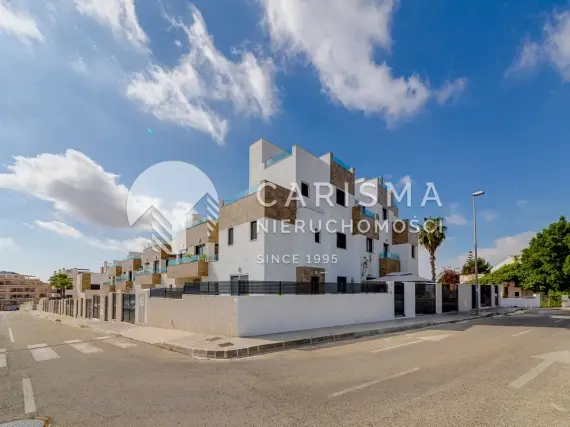 Nowoczesna willa w Villamartín z tarasem dachowym, basenem wspólnym i umeblowaniem 1