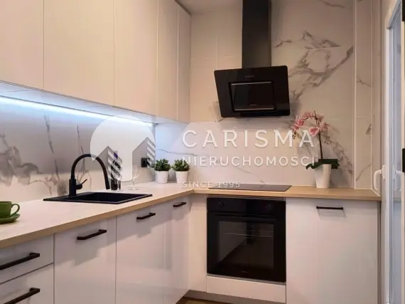 (10) Odnowiony townhouse w Orihuela Costa z ogrodem, tarasem i basenem wspólnym – Punta Prima