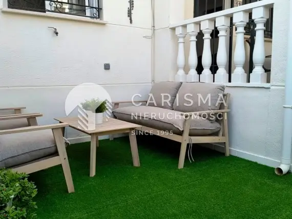 (22) Odnowiony townhouse w Orihuela Costa z ogrodem, tarasem i basenem wspólnym – Punta Prima