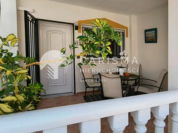 (24) Odnowiony townhouse w Orihuela Costa z ogrodem, tarasem i basenem wspólnym – Punta Prima