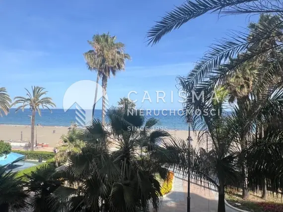 (4) Apartament z widokiem na morze, przy plaży i promenadzie, w Esteponie