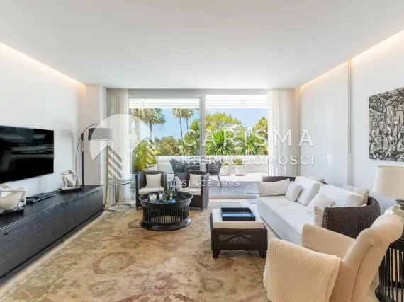 (8) Luksusowy apartament w dosknałym stanie, z panoramicznym widokiem na morze, tuż przy plaży, Estepona