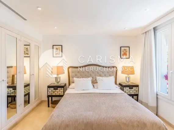 (12) Luksusowy apartament w dosknałym stanie, z panoramicznym widokiem na morze, tuż przy plaży, Estepona