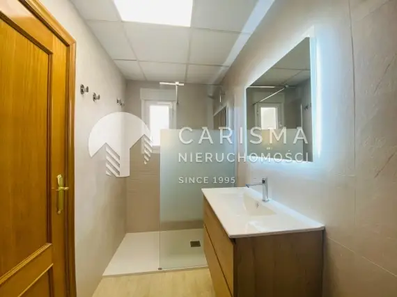 (15) Odnowiony apartament w Villamartín z tarasem, basenem i parkingiem podziemnym