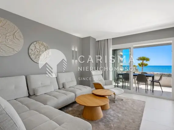 (12) Apartament w pierwszej linii brzegowej w Punta Prima z panoramicznym widokiem na Morze Śródziemne