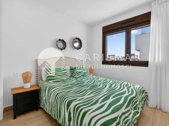 (18) Apartament z tarasem dachowym 71 m² i widokiem na lagunę w Los Balcones, Torrevieja