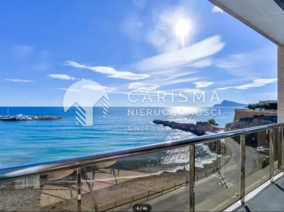 (7) Dwupoziomowy, wyremontowany apartament w pierwszej linii brzegowej w Altea Mascarat