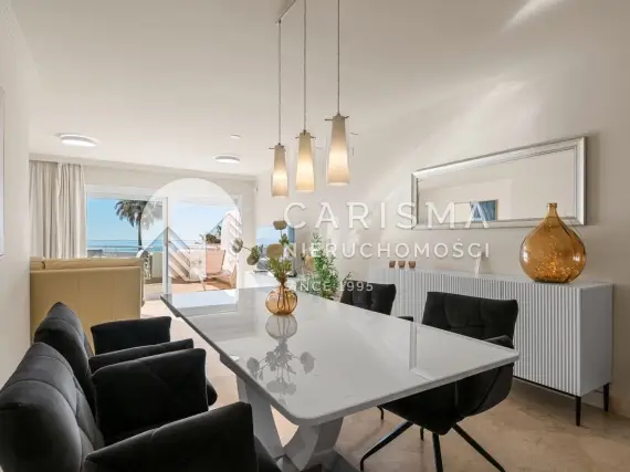 (5) Apartament w pierwszej linii brzegowej z panoramicznym widokiem na morze, tarasem 50 m² i licencją