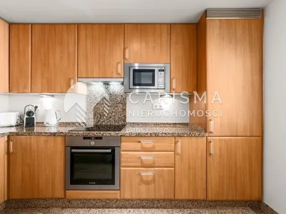 (14) Apartament w pierwszej linii brzegowej z panoramicznym widokiem na morze, tarasem 50 m² i licencją