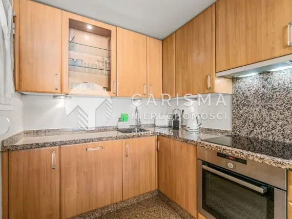 (15) Apartament w pierwszej linii brzegowej z panoramicznym widokiem na morze, tarasem 50 m² i licencją