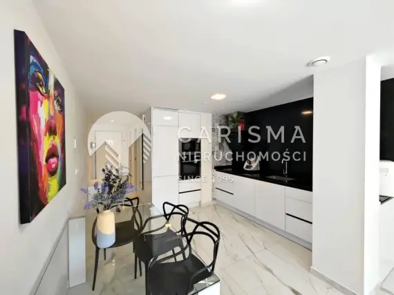 (7) Nowoczesny apartament w doskonałym stanie, w zamkniętym kompleksie w Los Altos