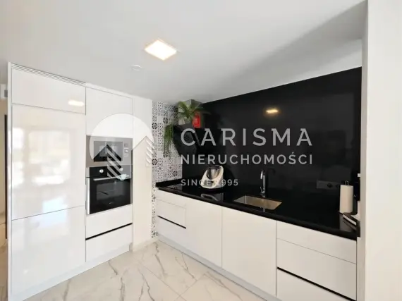 (8) Nowoczesny apartament w doskonałym stanie, w zamkniętym kompleksie w Los Altos