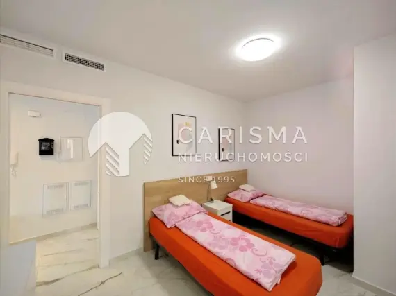 (12) Nowoczesny apartament w doskonałym stanie, w zamkniętym kompleksie w Los Altos