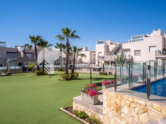 (3) Atrakcyjny apartament z dachowym tarasem w Aquas Nuevas/Torevieja