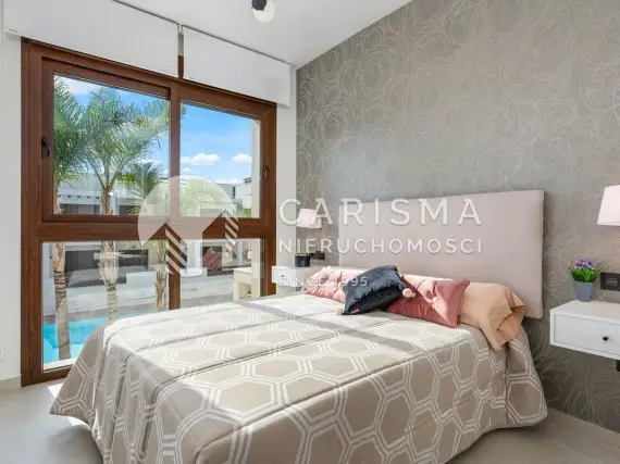 (5) Nowe i nowoczesne apartamenty w budowie z widokiem na lagunę w Torrevieja