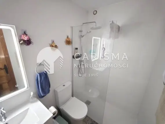 (14) Penthouse z dachowym tarasem  oraz widokiem na pole glfowe w Villamartin