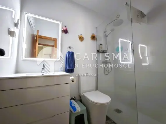 (16) Penthouse z dachowym tarasem  oraz widokiem na pole glfowe w Villamartin
