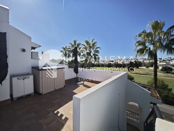 (25) Penthouse z dachowym tarasem  oraz widokiem na pole glfowe w Villamartin