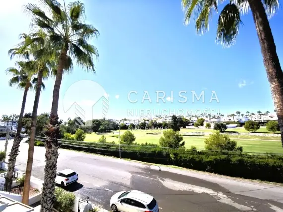 (55) Penthouse z dachowym tarasem  oraz widokiem na pole glfowe w Villamartin
