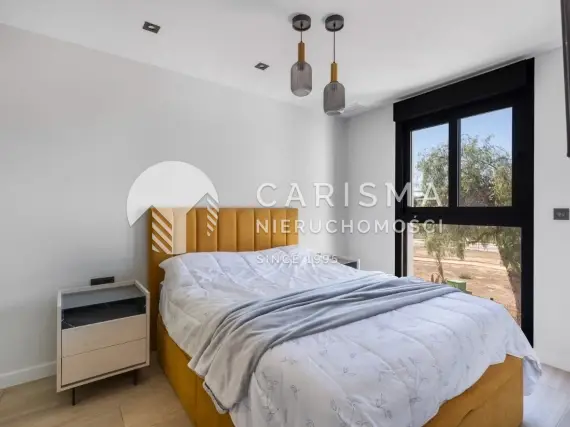 (17) Penthouse w bardzo dobrej lokalizacji, w Punta Prima