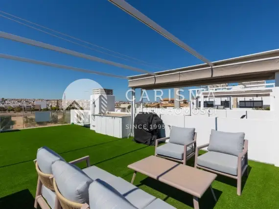 (29) Penthouse w bardzo dobrej lokalizacji, w Punta Prima