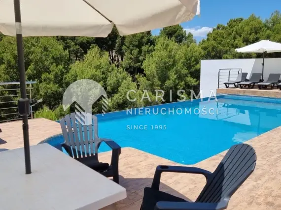 (5) Dwie przestronne wille w pierwszej linii pola golfowego, Altea
