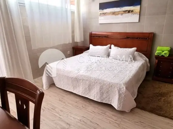 (30) Dwie przestronne wille w pierwszej linii pola golfowego, Altea