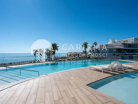 (3) Nowoczesny i luksusowy apartament w pierwszej linii brzegowej w Esteponie, Costa del Sol