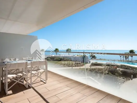 (13) Nowoczesny i luksusowy apartament w pierwszej linii brzegowej w Esteponie, Costa del Sol